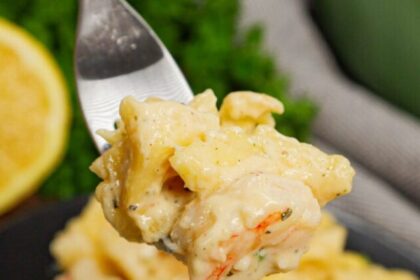 Shrimp Tortellini Alfredo, Pasta Recipe, Seafood Delight, Creamy Alfredo Sauce, Culinary Delight, Cheese Tortellini, Shrimp, Parmesan, Garlic, Italian Seasoning, Heavy Cream, Fresh Parsley, Lemon Slices,